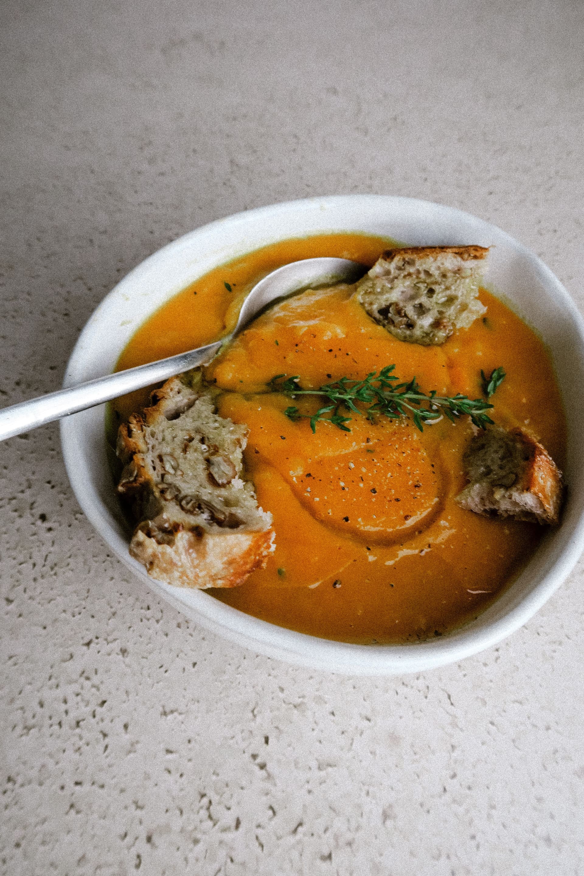 Crème de butternut, carottes & romarin